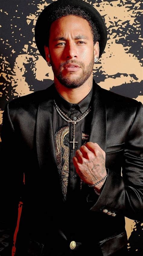 Puro estilo: veja 5 looks descolados de Neymar .